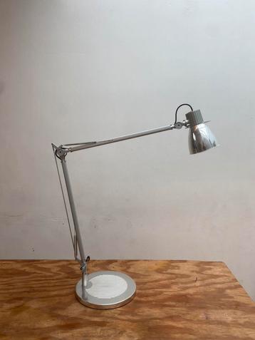 Bureaulamp beschikbaar voor biedingen