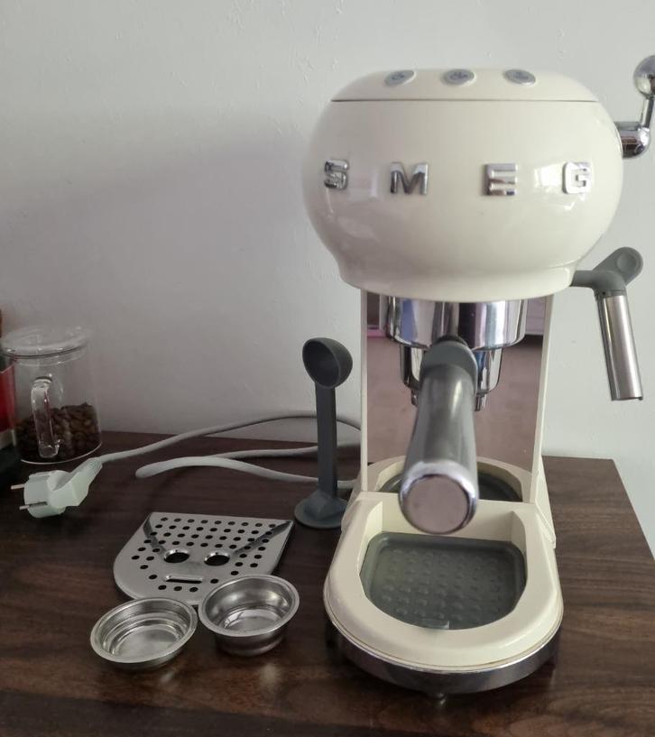 Smeg espressomachine ecru zeer goede staat, Elektronische apparatuur, Koffiezetapparaten, Gebruikt, Gemalen koffie, Espresso apparaat