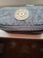 Trousse à crayons Kipling, Divers, Enlèvement