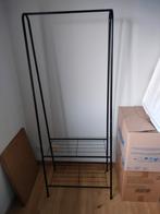 Kledingrek zwart, Ophalen