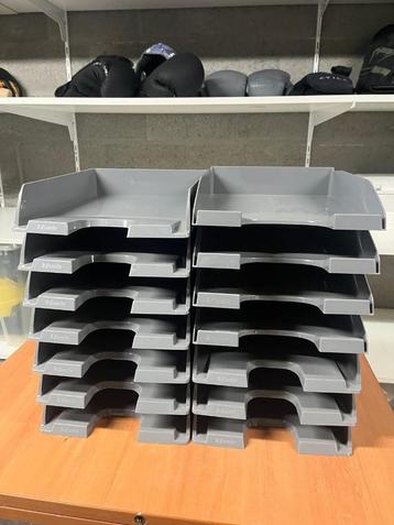 Esselte brievenbakjes grijs – 14 stuks beschikbaar voor biedingen