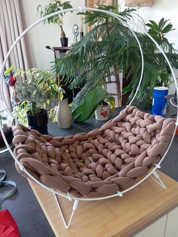 kattenmandje beschikbaar voor biedingen