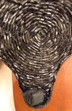 Tongs brodées de perles de rocaille noires, Vêtements | Femmes, Chaussures, Comme neuf, Enlèvement ou Envoi