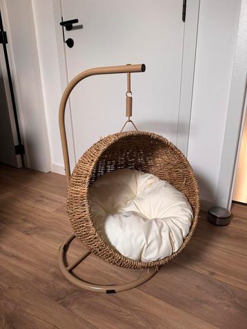 Hangstoel voor katten beschikbaar voor biedingen