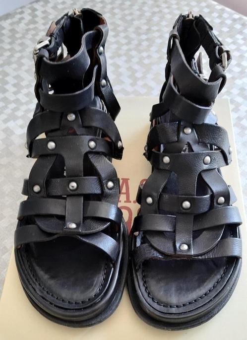Zwarte Romeinse platte sandalen - LEDER, Kleding | Dames, Schoenen, Nieuw, Sandalen of Muiltjes, Zwart, Ophalen of Verzenden