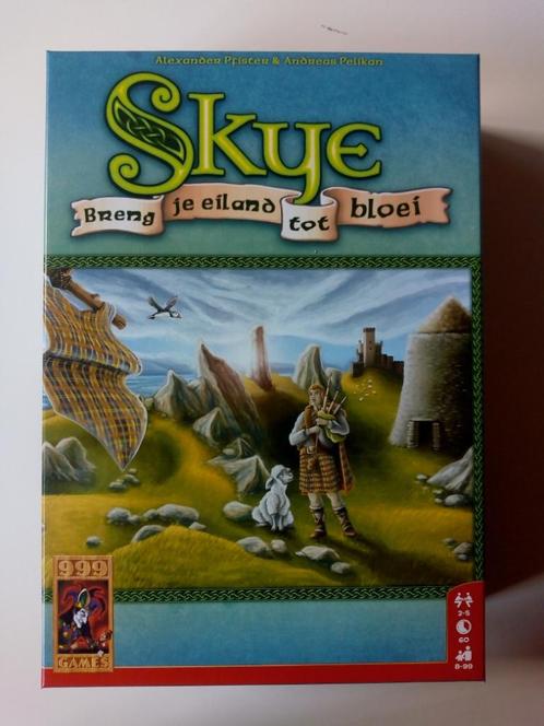 Skye van 999 games. Topspel in topstaat., Hobby en Vrije tijd, Gezelschapsspellen | Bordspellen, Zo goed als nieuw, Een of twee spelers