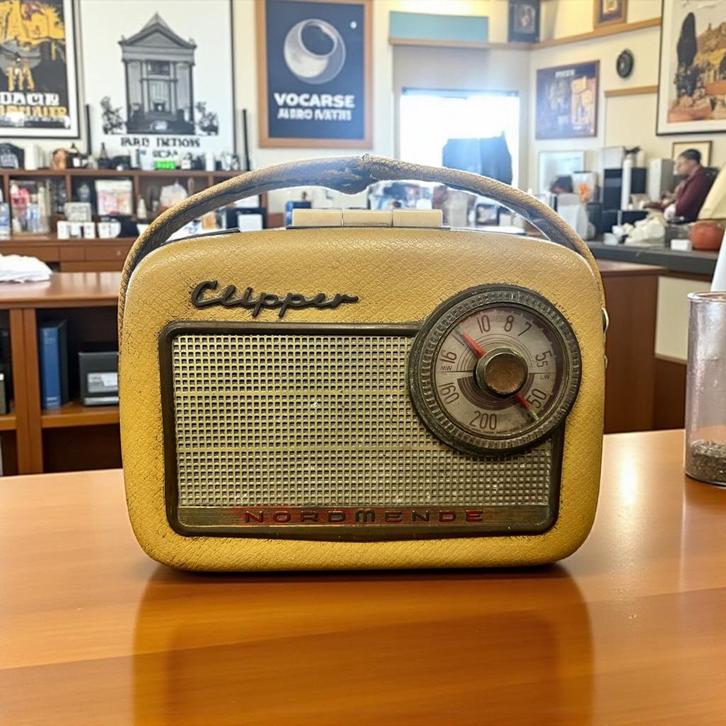 Vintage radio Normende Clipper : niet werkend, Audio, Tv en Foto, Radio's, Zo goed als nieuw, Ophalen of Verzenden