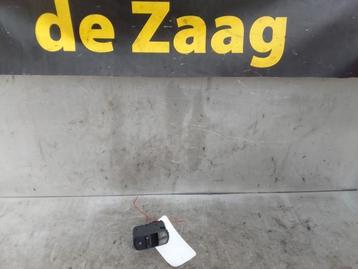 Elektrisch Raam Schakelaar van een Opel Corsa beschikbaar voor biedingen