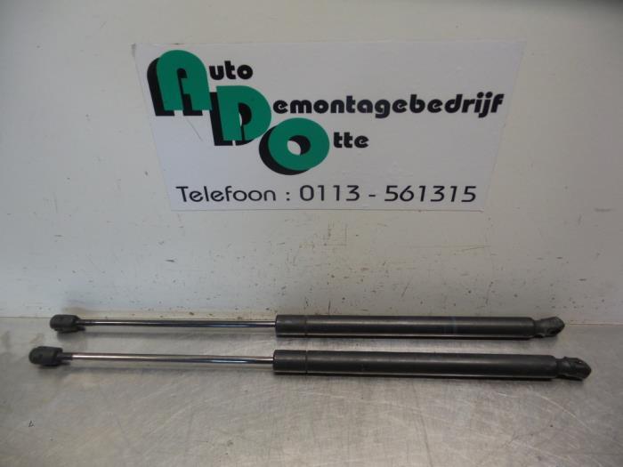 Set Gasdempers Achterklep van een Renault Megane (Megane 2 0, Auto-onderdelen, Carrosserie, Renault, Gebruikt, 3 maanden garantie