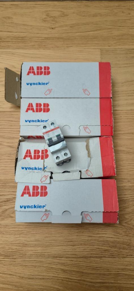 Lot elektrisch schakelmateriaal (Niko, Vynckier, ABB), Elektronische apparatuur, Onderdelen en Toebehoren, Nieuw, Ophalen