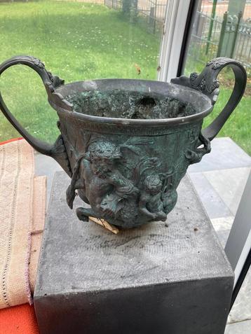 Vase en bronze, Enlèvement, Comme neuf
