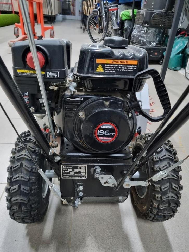 Lumag borstelmachine km600n, Tuin en Terras, Veegmachines, Ophalen