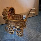 Kleine kinderwagen riet/hout, Antiek en Kunst, Antiek | Speelgoed, Ophalen