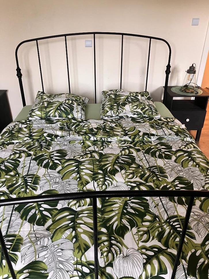 Bed 1m60 breed, Huis en Inrichting, Slaapkamer | Bedden, Zo goed als nieuw, Tweepersoons, 160 cm, 200 cm, Zwart, Ophalen
