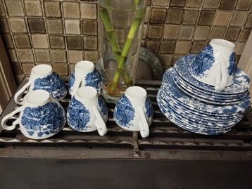 Service de porcelaine Anglaise  beschikbaar voor biedingen