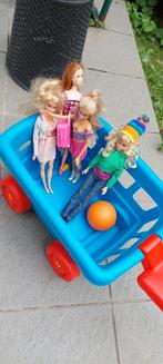 4 Barbies in een karretje, Ophalen of Verzenden, Zo goed als nieuw