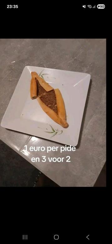 Eten maken van pide burek lachmacun beschikbaar voor biedingen