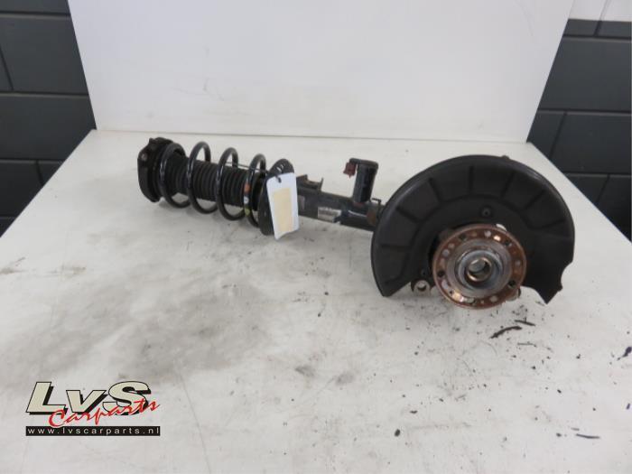 Schokdemperpoot links-voor van een Volkswagen Golf, Auto-onderdelen, Ophanging en Onderstel, Volkswagen, Gebruikt, 3 maanden garantie