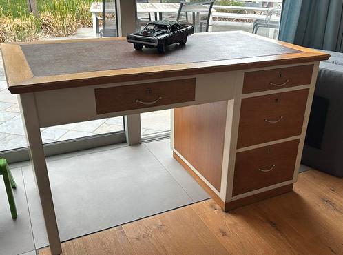 Klassiek bureau met een moderne look, Huis en Inrichting, Bureaus, Gebruikt, Bureau, Ophalen
