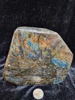 Sculpture forme libre labradorite -magnifique flash! 3,6 KG!, Enlèvement ou Envoi, Minéral