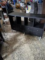 Zwarte opbergkast / dressoir op wielen – veel opbergruimte, Huis en Inrichting, Kasten | Dressoirs, Ophalen, Met plank(en), Gebruikt