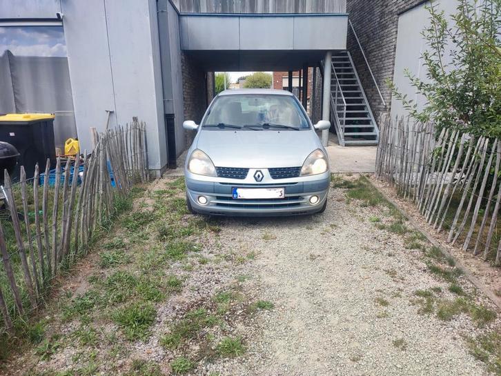 Renault Clio 3 1200cc prêt a immatriculer, Auto's, Renault, Particulier, Benzine, Coupé, 5 deurs, Handgeschakeld, Zilver of Grijs