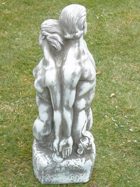 Standbeeld van een naakt koppel in gepatineerde steen, Tuin en Terras, Tuinbeelden, Nieuw, Mensenbeeld, Steen, Ophalen of Verzenden