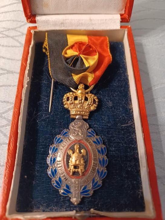 Belgisch ereteken van de arbeid 1ste klasse, Verzamelen, Militaria | Algemeen, Ophalen of Verzenden