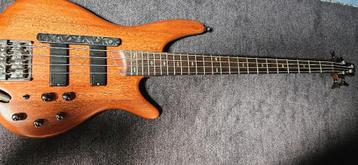 guitare basse beschikbaar voor biedingen