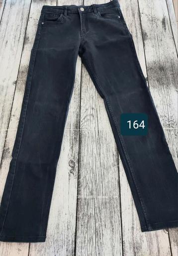 Jongenskleding  beschikbaar voor biedingen