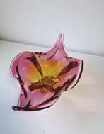 Roze glazen schaal met een tintje geel., Schaal, Ophalen of Verzenden, Ovaal, Glas