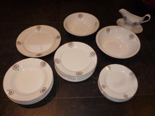 Deel oud servies Manufacture Impériale et Royale de Nimy, Antiek en Kunst, Antiek | Servies los, Ophalen