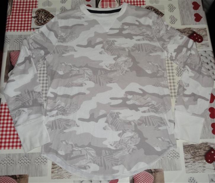 S small trui dun wafeldessin Hollister wit camouflage bruin, Kleding | Heren, Truien en Vesten, Gedragen, Maat 46 (S) of kleiner