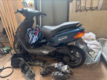 Scooter Classe B Permis AM roule nickel Avec papiers cle, Enlèvement, Comme neuf