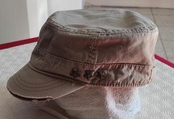 Vintage ouderwetse pet beschikbaar voor biedingen