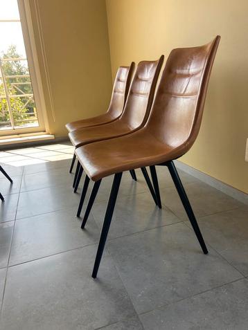 4 cognac Eetkamerstoelen beschikbaar voor biedingen