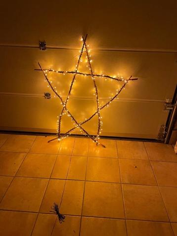 4 handgemaakte STERREN met VERLICHTING beschikbaar voor biedingen