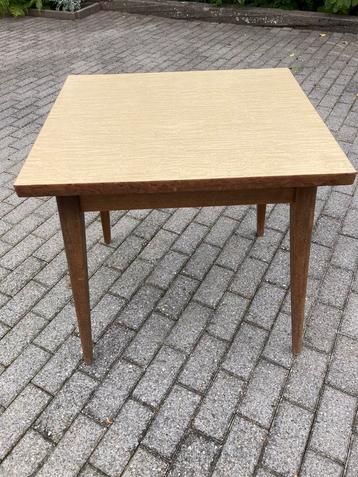 Formica tafel met tablet!! beschikbaar voor biedingen