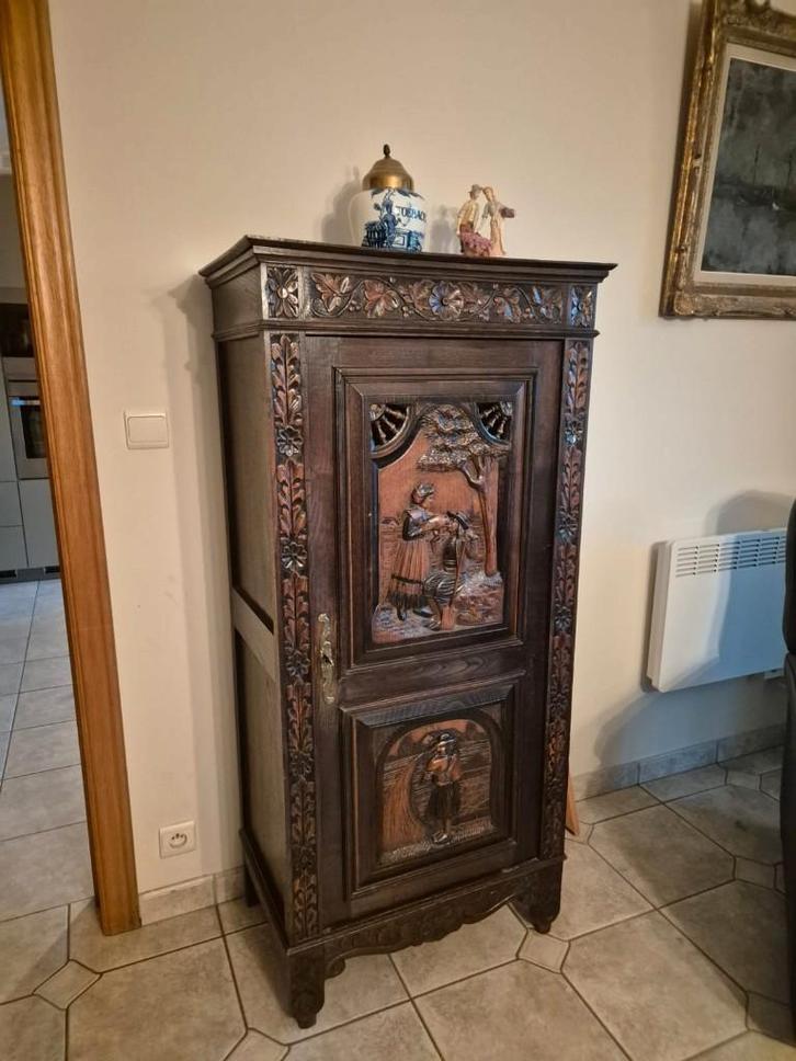 Antieke handgesneden eiken kast (Stijl: Oostenrijk/Tirol), Antiek en Kunst, Antiek | Meubels | Kasten, Ophalen