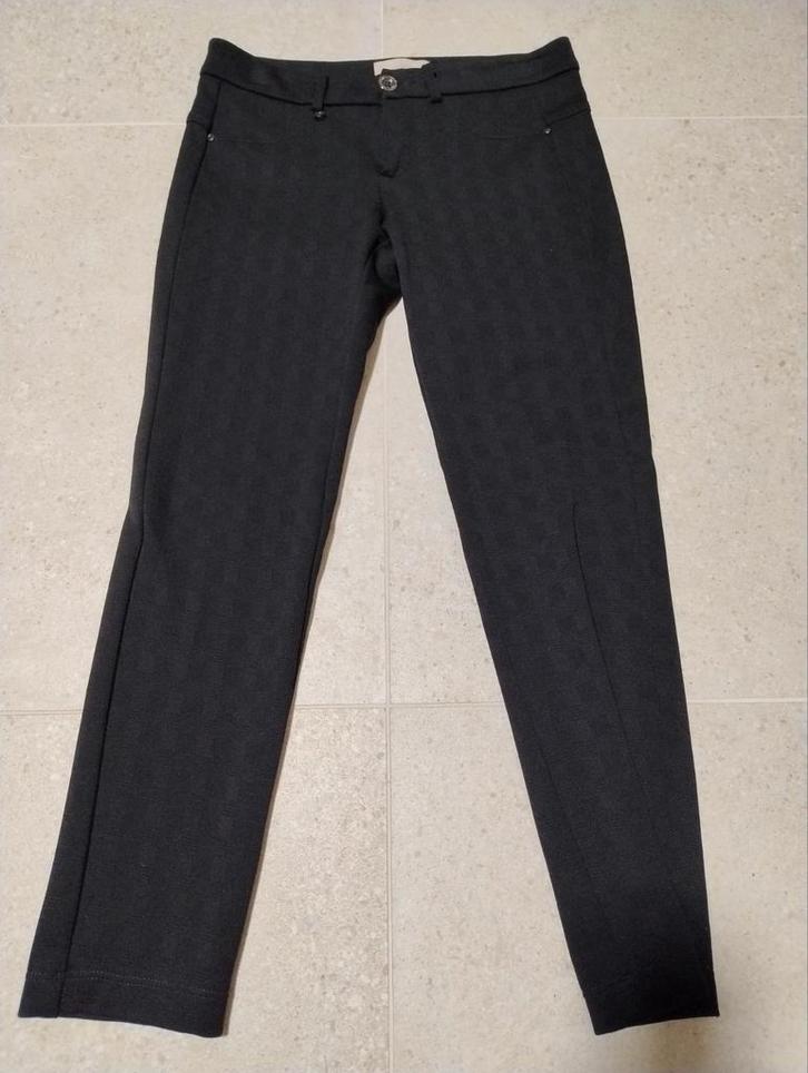 Pantalon noir NeroGiardini T42 italien (38), Kleding | Dames, Broeken en Pantalons, Zo goed als nieuw, Maat 38/40 (M), Zwart, Ophalen of Verzenden