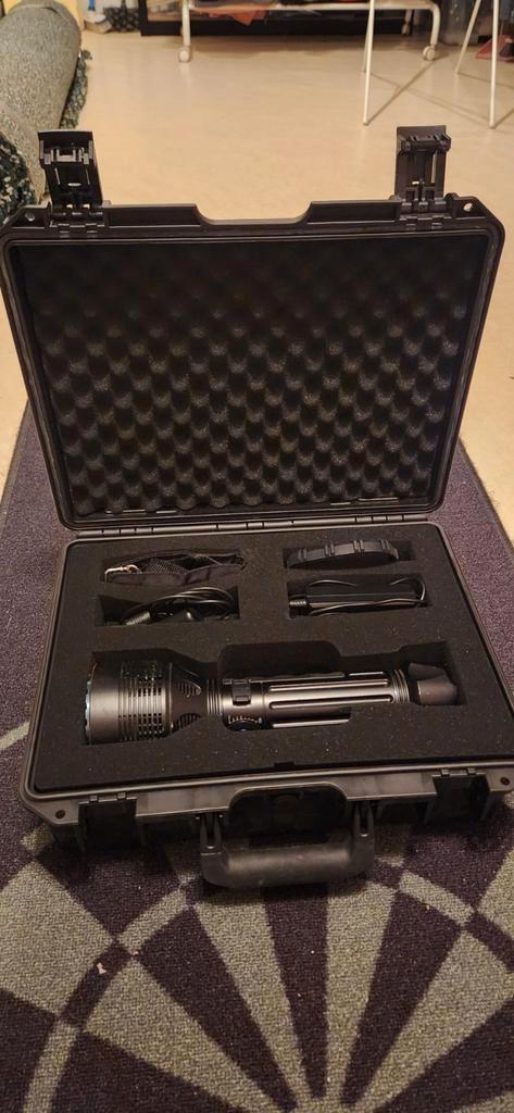 Olight marauder xr9, Caravans en Kamperen, Zaklampen, Zo goed als nieuw, Ophalen of Verzenden