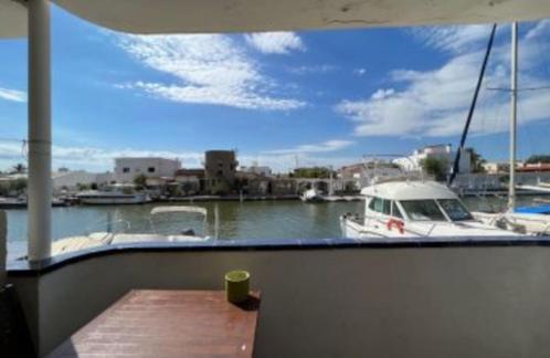 Appartement met uitzicht op kanalen in Santa Margarida, Immo, Buitenverblijven te koop, Appartement