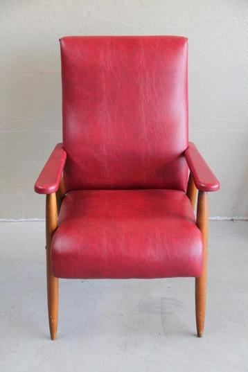 Fauteuil vintage en skaï rouge beschikbaar voor biedingen