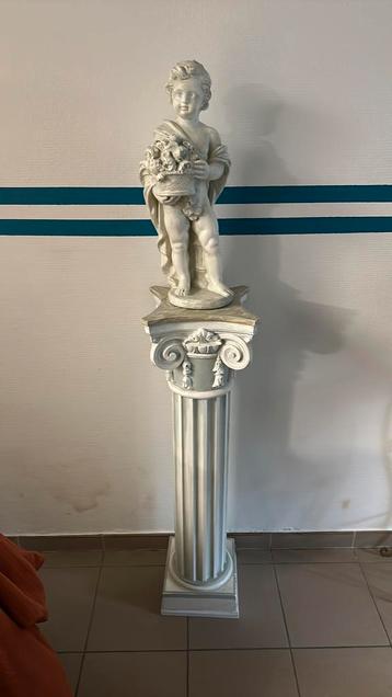 Polychroom pied de stale beschikbaar voor biedingen