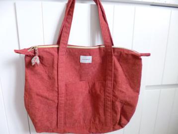 Tas dames beschikbaar voor biedingen