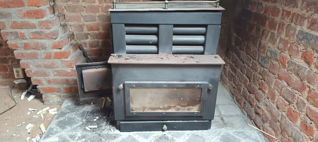 Poêle cheminée en fonte - Modèle à tubes échangeurs frontaux, Enlèvement, Utilisé