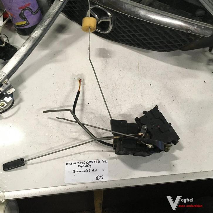 Mazda 323F 5drs 1.6 B 2002 Wagennr 2400169  Slotmechaniek Bi, Autos : Pièces & Accessoires, Carrosserie & Tôlerie, Utilisé, Enlèvement ou Envoi