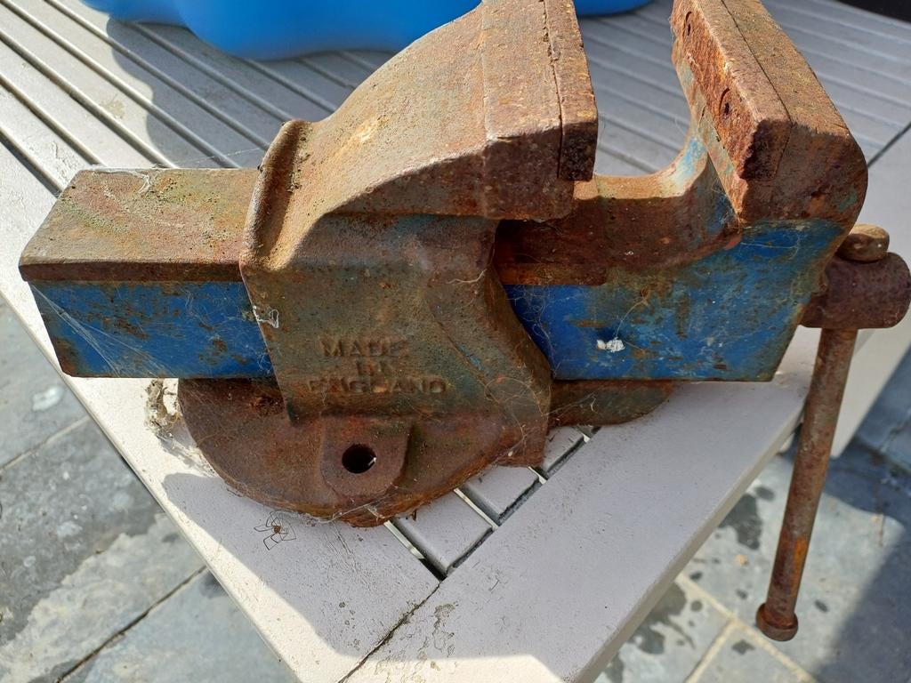 Étau robuste RECORD no 3, Bricolage & Construction, Établis, Utilisé, Étau, Enlèvement