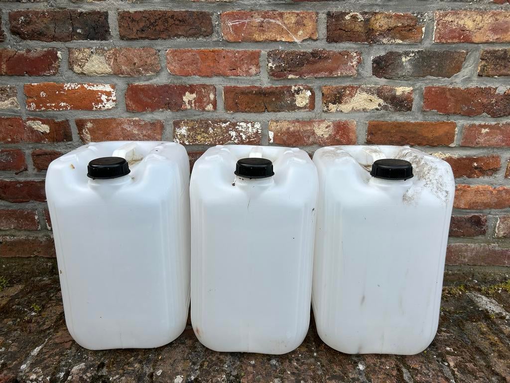 Jerrycans - bidons, Ophalen, Zo goed als nieuw