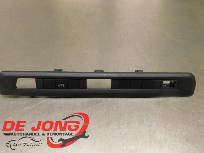 Commutateur verrouillage central des portes d'un Opel Vivaro, Autos : Pièces & Accessoires, -, Opel, 3 mois de garantie, Utilisé